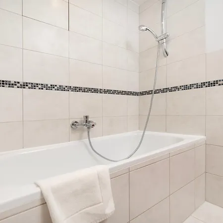 Atlas Arena 2-bedroom By Bookinghost Łódź