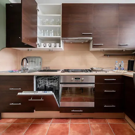 Atlas Arena 2-bedroom By Bookinghost Daire