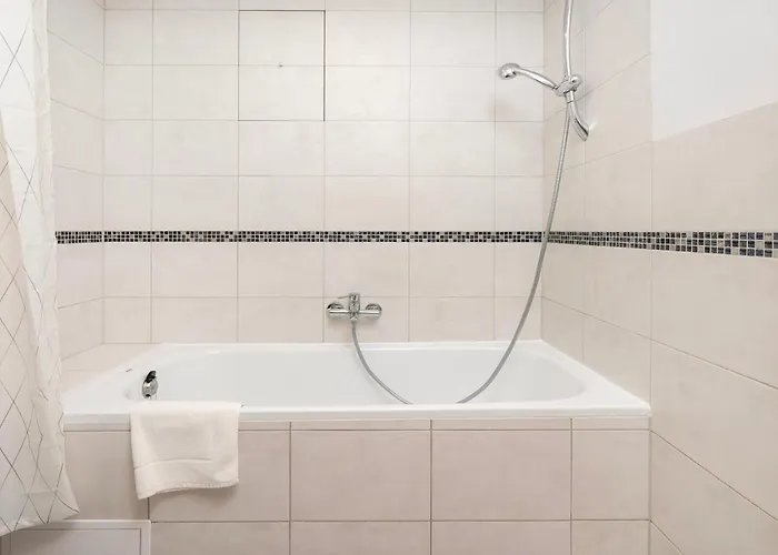 Atlas Arena 2-bedroom By Bookinghost * 罗兹